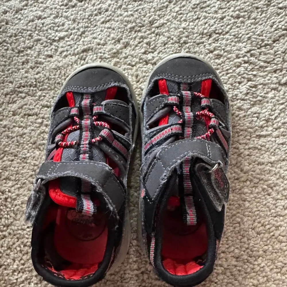 OshKosh B'gosh Durable Washable Baby Boys Size 6 M Sandals Closed Toe Adjustable
